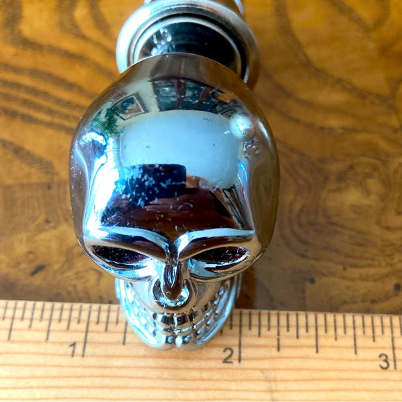 Skull-Head Car Lighter - Red Eyes - Picture 7 of 7